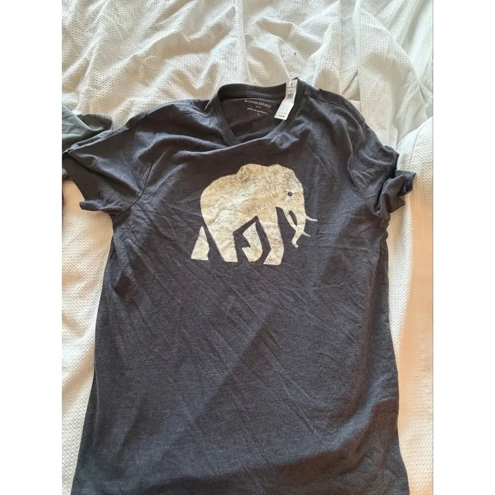 Banana Republic Lot of 2 T-Shirts Men’s Size Large NWT